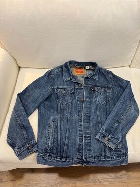Levi's Large Indigo Blue Denim Trucker Jacket